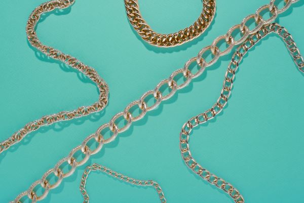 top-view-gold-chains-still-life