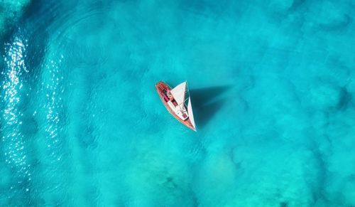 yacht-sea-from-top-view-turquoise-water-background-from-top-view-summer-seascape-from-air-travel-concept-idea